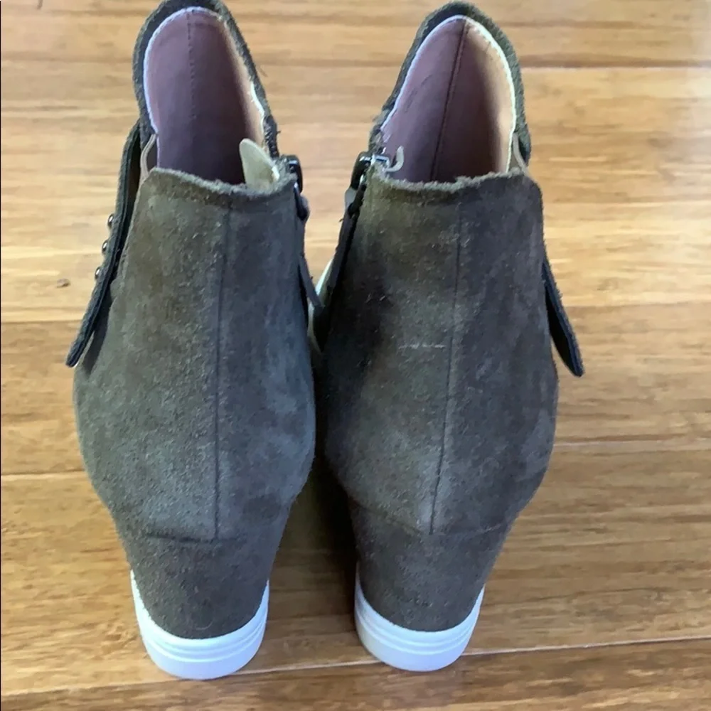 NEW L. PAOLO Women’s Suede Leather Wedge sz 7.5 M